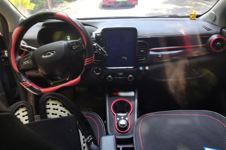 Used Chery QQ Little Ant 2022 Restyled Version Sweet Pink Edition Half-Sugar Version 28.8 kWh 30 kW 301 km Center Console