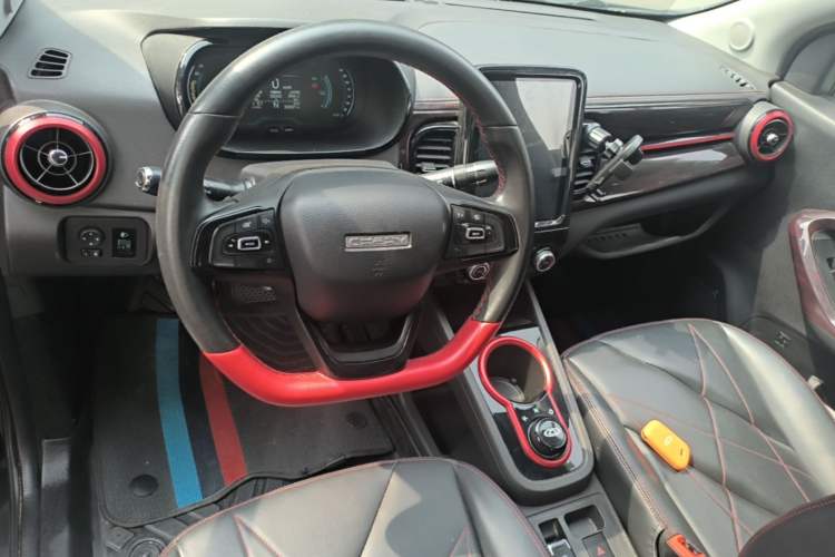 Used Chery QQ Little Ant 2022 Sweet Pink Edition Half-Sugar Version 3-Cell Lithium 30kW 301km Center Console