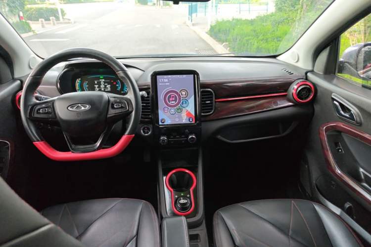 Used Chery QQ Little Ant 2022 Restyled Version Sweet Pink Edition Half-Sugar Version 28.8 kWh 30 kW 301 km Center Console