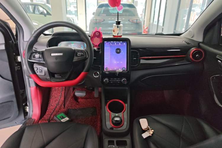 Used Chery QQ Little Ant 2022 Sweet Pink Edition Half-Sugar Version 3-Cell Lithium 30kW 301km Center Console