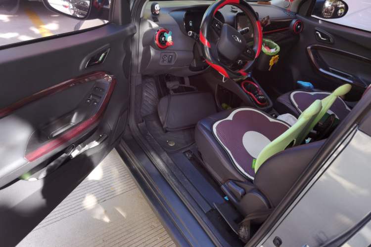 Used Chery QQ Little Ant 2022 Revised Version Sweet Pink Edition Half-Sugar Version Lithium Iron Phosphate 30.7 kWh 30 kW 301 km Driver Seat