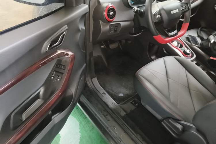Used Chery QQ Little Ant 2022 Revised Version Sweet Pink Edition Half-Sugar Version Lithium Iron Phosphate 30.7 kWh 30 kW 301 km Driver Seat