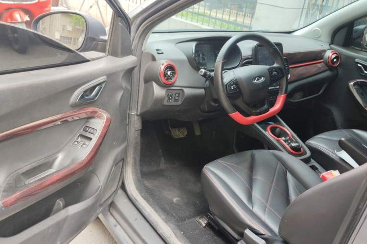 Used Chery QQ Little Ant 2022 Revised Version Sweet Pink Edition Half-Sugar Version Lithium Iron Phosphate 30.7 kWh 30 kW 301 km Driver Seat