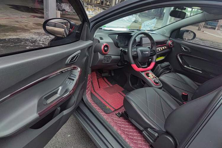 Used Chery QQ Little Ant 2022 Revised Version Sweet Pink Edition Half-Sugar Version Lithium Iron Phosphate 30.7 kWh 30 kW 301 km Driver Seat