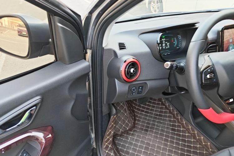 Used Chery QQ Little Ant 2022 Revised Version Sweet Pink Edition Half-Sugar Version Lithium Iron Phosphate 30.7 kWh 30 kW 301 km Driver Seat