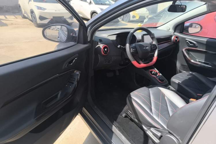 Used Chery QQ Little Ant 2022 Restyled Version Sweet Pink Edition Half-Sugar Version 28.8 kWh 30 kW 301 km Driver Seat