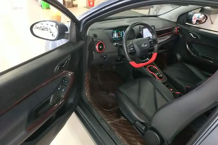 Used Chery QQ Little Ant 2022 Restyled Version Sweet Pink Edition Half-Sugar Version 28.8 kWh 30 kW 301 km Driver Seat