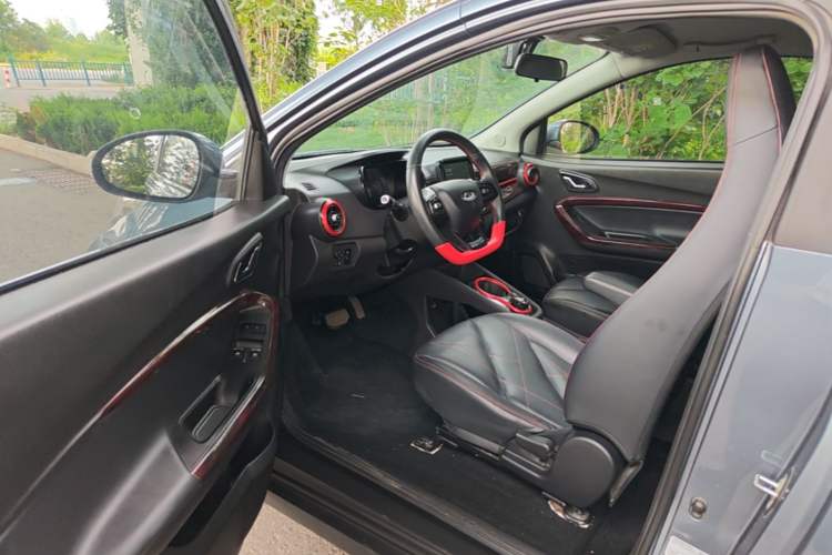 Used Chery QQ Little Ant 2022 Restyled Version Sweet Pink Edition Half-Sugar Version 28.8 kWh 30 kW 301 km Driver Seat