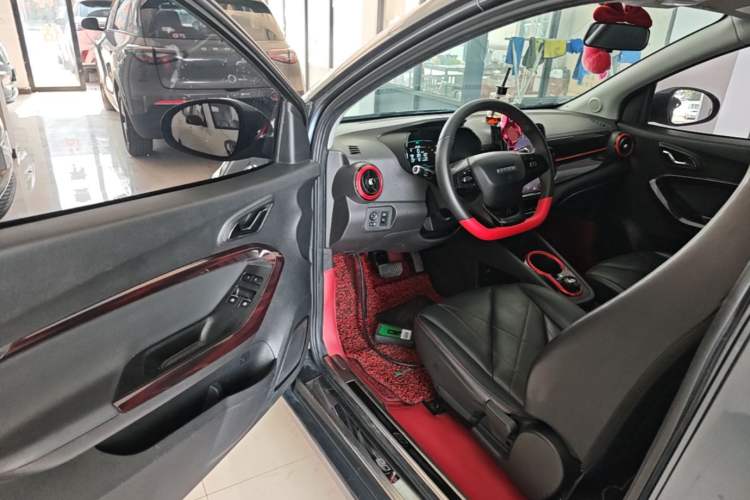 Used Chery QQ Little Ant 2022 Sweet Pink Edition Half-Sugar Version 3-Cell Lithium 30kW 301km Driver Seat