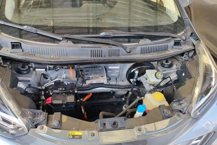 Used Chery QQ Little Ant 2022 Revised Version Sweet Pink Edition Half-Sugar Version Lithium Iron Phosphate 30.7 kWh 30 kW 301 km Engine Bay
