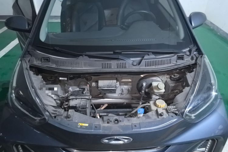 Used Chery QQ Little Ant 2022 Revised Version Sweet Pink Edition Half-Sugar Version Lithium Iron Phosphate 30.7 kWh 30 kW 301 km Engine Bay