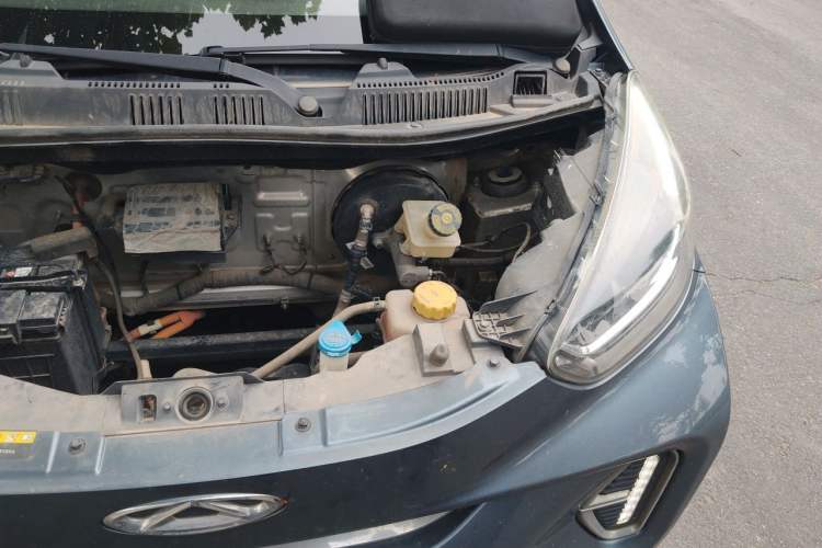 Used Chery QQ Little Ant 2022 Restyled Version Sweet Pink Edition Half-Sugar Version 30.6 kWh 30 kW 301 km Engine Bay Left