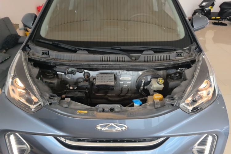 Used Chery QQ Little Ant 2022 Revised Version Sweet Pink Edition Half-Sugar Version Lithium Iron Phosphate 30.7 kWh 30 kW 301 km Engine Bay