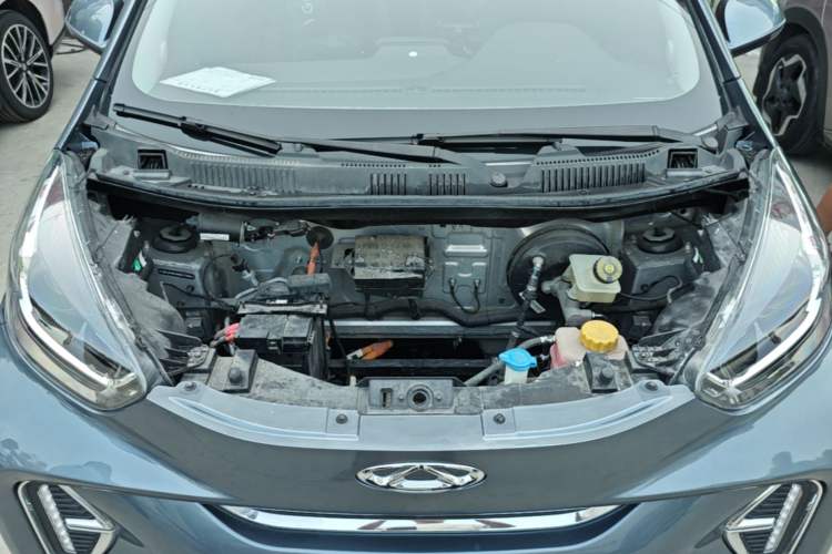 Used Chery QQ Little Ant 2022 Revised Version Sweet Pink Edition Half-Sugar Version Lithium Iron Phosphate 30.7 kWh 30 kW 301 km Engine Bay