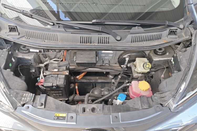 Used Chery QQ Little Ant 2022 Revised Version Sweet Pink Edition Half-Sugar Version Lithium Iron Phosphate 30.7 kWh 30 kW 301 km Engine Bay