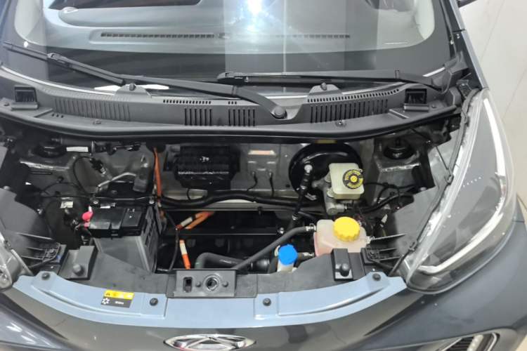 Used Chery QQ Little Ant 2022 Sweet Pink Edition Half-Sugar Version 3-Cell Lithium 30kW 301km Engine Bay