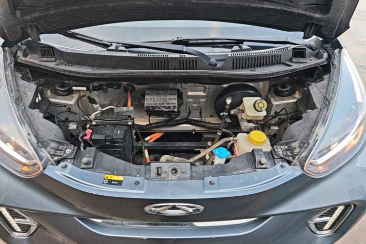 Used Chery QQ Little Ant 2022 Sweet Pink Edition Half-Sugar Version Lithium Iron Phosphate 30 kW 301 km Engine Bay