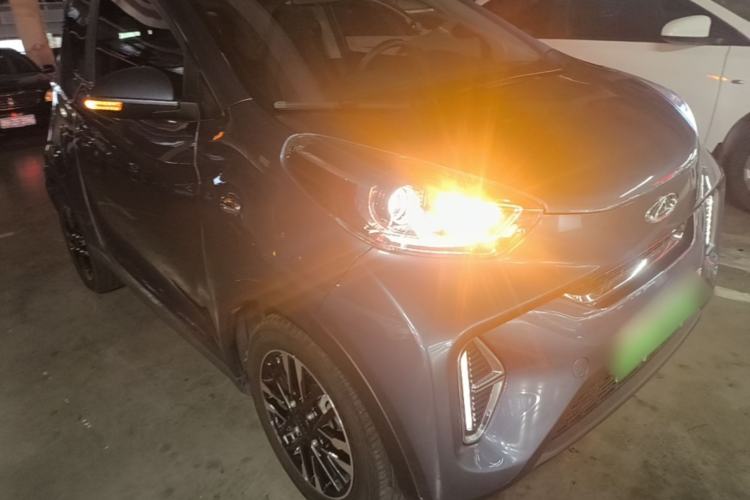 Used Chery QQ Little Ant 2022 Restyled Version Sweet Pink Edition Half-Sugar Version 30.6 kWh 30 kW 301 km Front Right 45 Deg