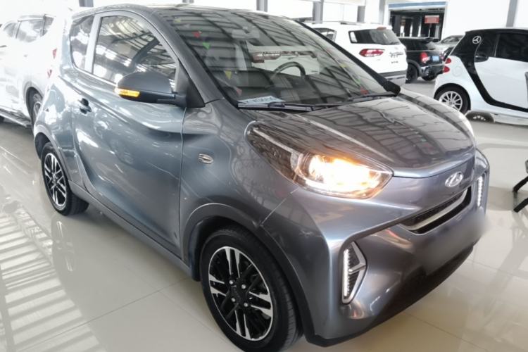 Used Chery QQ Little Ant 2022 Restyled Version Sweet Pink Edition Half-Sugar Version 30.6 kWh 30 kW 301 km Front Right 45 Deg