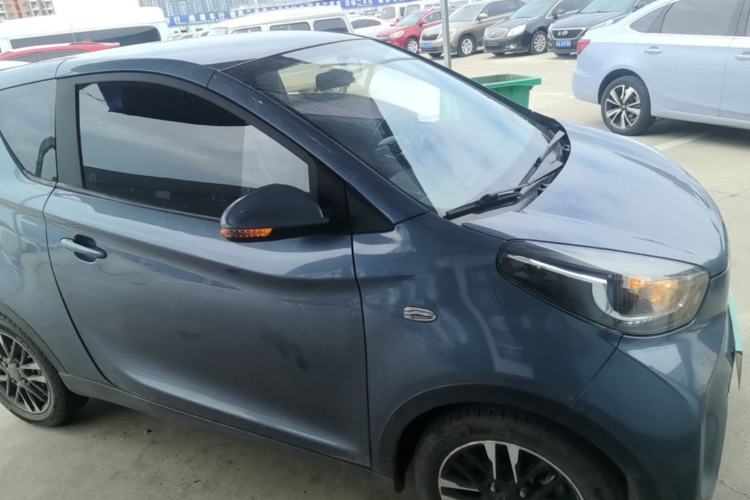 Used Chery QQ Little Ant 2022 Revised Version Sweet Pink Edition Half-Sugar Version Lithium Iron Phosphate 30.7 kWh 30 kW 301 km Front Right 45 Deg
