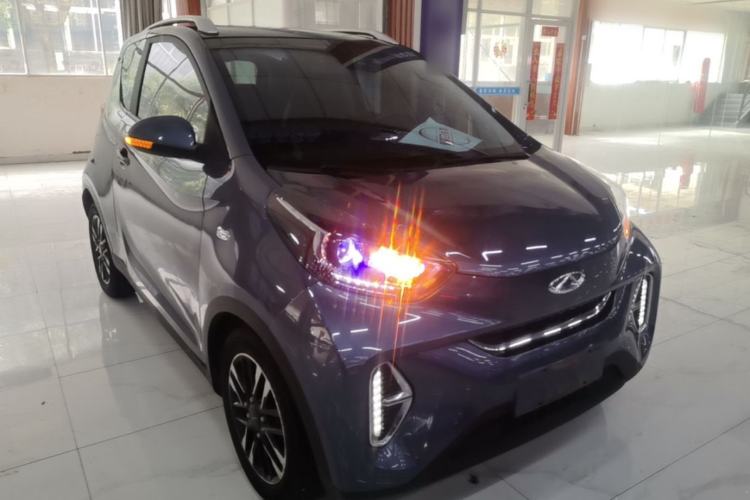 Used Chery QQ Little Ant 2022 Updated Version Sweet Pink Edition Full Sugar Version Lithium Iron Phosphate 30.7 kWh 30 kW 301 km Front Right 45 Deg