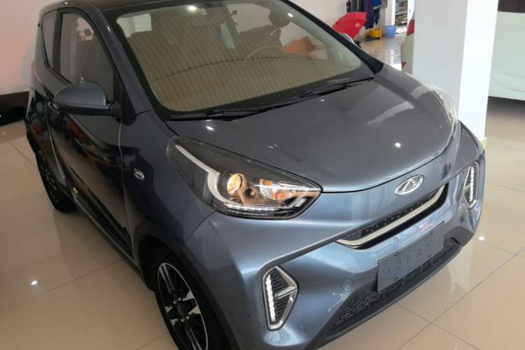 Used Chery QQ Little Ant 2022 Revised Version Sweet Pink Edition Half-Sugar Version Lithium Iron Phosphate 30.7 kWh 30 kW 301 km Front Right 45 Deg
