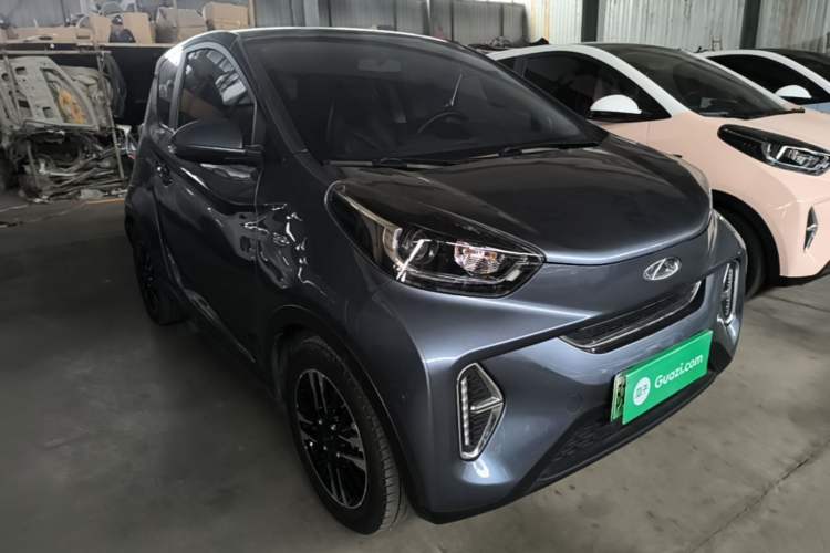 Used Chery QQ Little Ant 2022 Revised Version Sweet Pink Edition Half-Sugar Version Lithium Iron Phosphate 30.7 kWh 30 kW 301 km Front Right 45 Deg