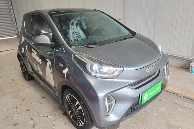 Used Chery QQ Little Ant 2022 Revised Version Sweet Pink Edition Half-Sugar Version Lithium Iron Phosphate 30.7 kWh 30 kW 301 km Front Right 45 Deg