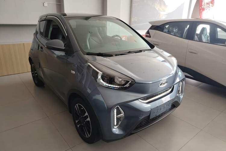 Used Chery QQ Little Ant 2022 Revised Version Sweet Pink Edition Half-Sugar Version Lithium Iron Phosphate 30.7 kWh 30 kW 301 km Front Right 45 Deg