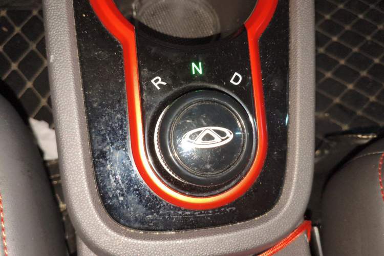 Used Chery QQ Little Ant 2022 Revised Version Sweet Pink Edition Half-Sugar Version Lithium Iron Phosphate 30.7 kWh 30 kW 301 km Gear Lever