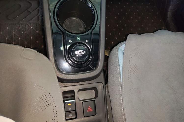 Used Chery QQ Little Ant 2022 Sweet Pink Edition Half-Sugar Version 3-Cell Lithium 30kW 301km Gear Lever