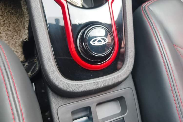Used Chery QQ Little Ant 2022 Sweet Pink Edition Half-Sugar Version Lithium Iron Phosphate 30 kW 301 km Gear Lever
