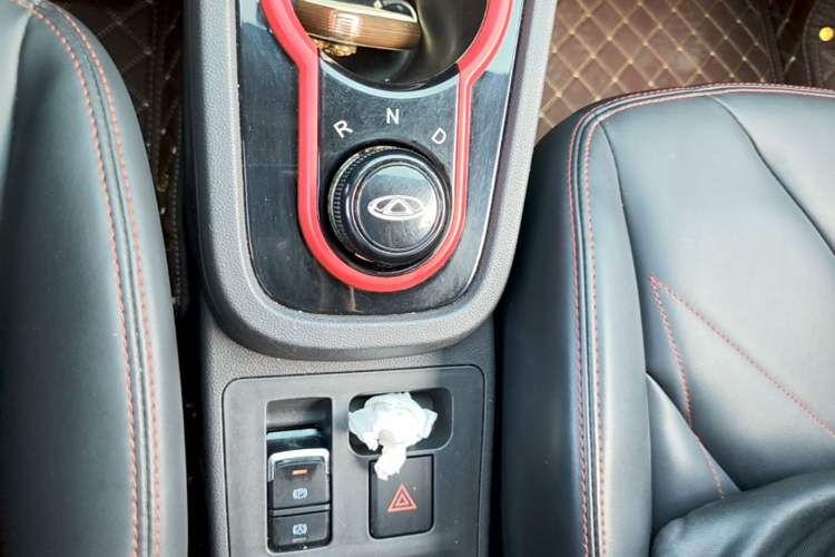 Used Chery QQ Little Ant 2022 Revised Version Sweet Pink Edition Half-Sugar Version Lithium Iron Phosphate 30.7 kWh 30 kW 301 km Gear Lever