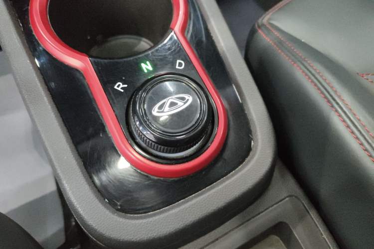 Used Chery QQ Little Ant 2022 Sweet Pink Edition Half-Sugar Version 3-Cell Lithium 30kW 301km Gear Lever