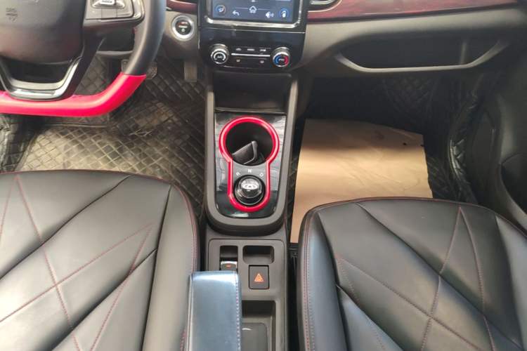 Used Chery QQ Little Ant 2022 Revised Version Sweet Pink Edition Half-Sugar Version Lithium Iron Phosphate 30.7 kWh 30 kW 301 km Gear Lever