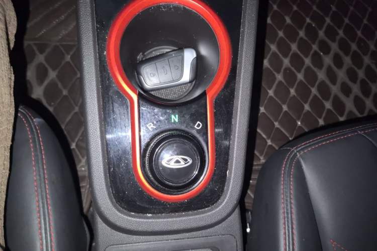 Used Chery QQ Little Ant 2022 Revised Version Sweet Pink Edition Half-Sugar Version Lithium Iron Phosphate 30.7 kWh 30 kW 301 km Gear Lever