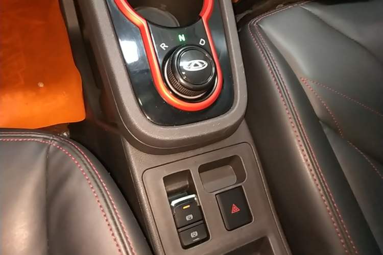 Used Chery QQ Little Ant 2022 Sweet Pink Edition Half-Sugar Version 3-Cell Lithium 30kW 301km Gear Lever
