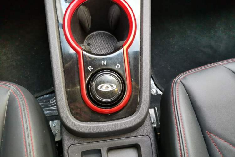Used Chery QQ Little Ant 2022 Sweet Pink Edition Half-Sugar Version Lithium Iron Phosphate 29.2 kWh 30 kW 301 km Gear Lever