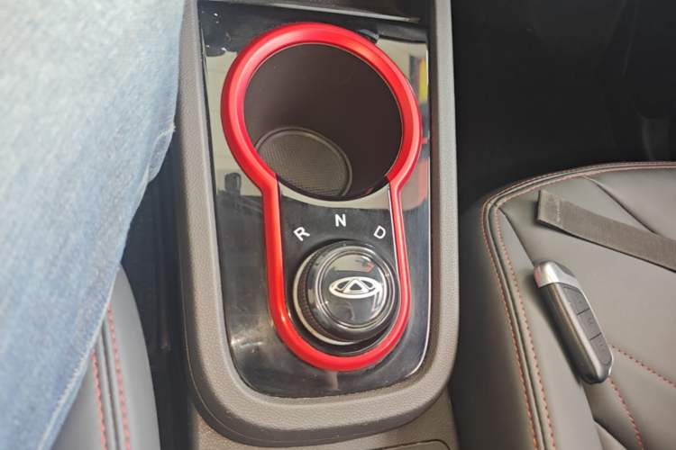 Used Chery QQ Little Ant 2022 Sweet Pink Edition Half-Sugar Version 3-Cell Lithium 30kW 301km Gear Lever