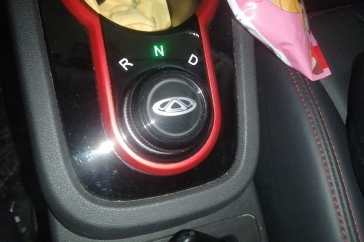 Used Chery QQ Little Ant 2022 Sweet Pink Edition Half-Sugar Version 3-Cell Lithium 30kW 301km Gear Lever