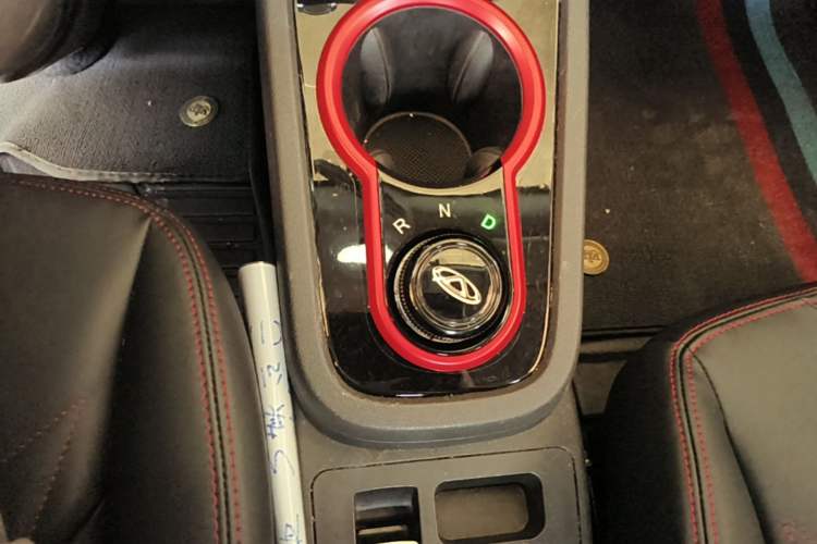 Used Chery QQ Little Ant 2022 Sweet Pink Edition Half-Sugar Version Lithium Iron Phosphate 30 kW 301 km Gear Lever