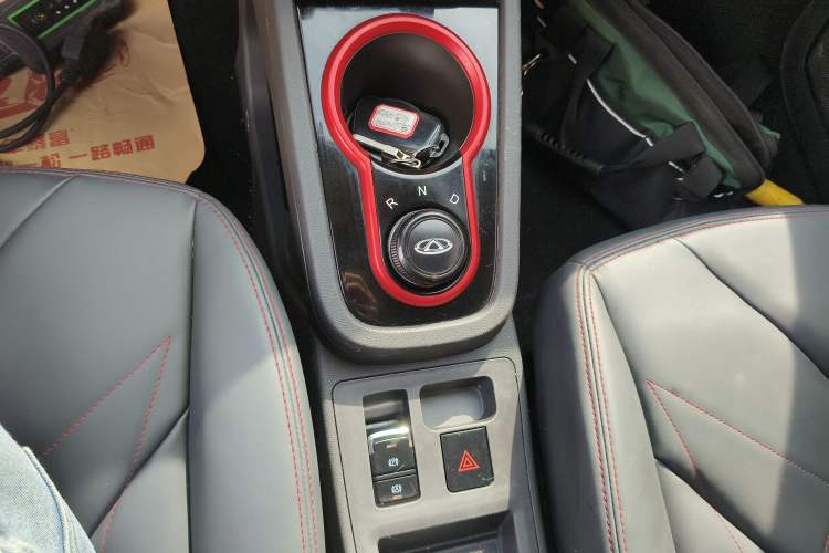 Used Chery QQ Little Ant 2022 Revised Version Sweet Pink Edition Half-Sugar Version Lithium Iron Phosphate 30.7 kWh 30 kW 301 km Gear Lever