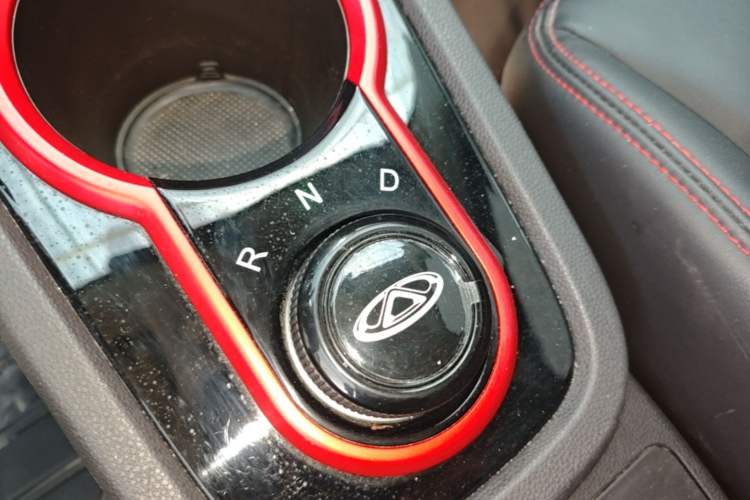 Used Chery QQ Little Ant 2022 Revised Version Sweet Pink Edition Half-Sugar Version Lithium Iron Phosphate 30.7 kWh 30 kW 301 km Gear Lever