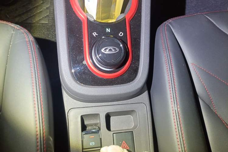Used Chery QQ Little Ant 2022 Sweet Pink Edition Half-Sugar Version 3-Cell Lithium 30kW 301km Gear Lever