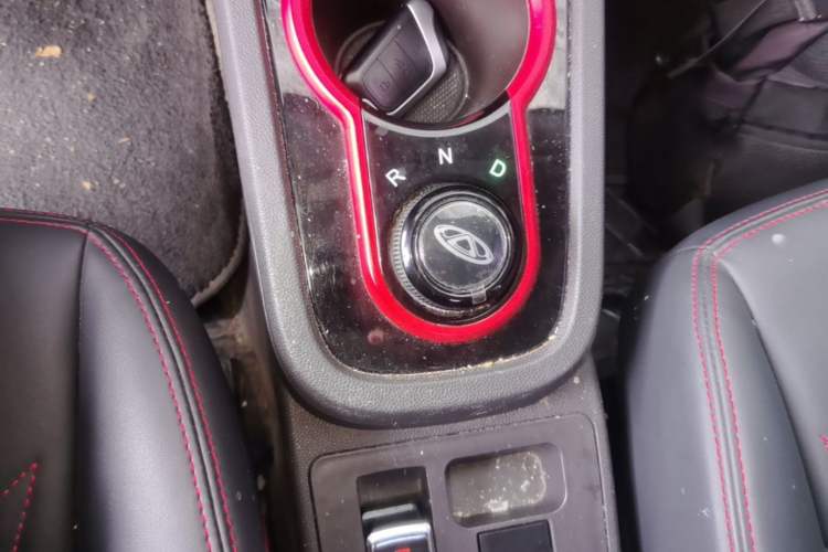 Used Chery QQ Little Ant 2022 Revised Version Sweet Pink Edition Half-Sugar Version Lithium Iron Phosphate 30.7 kWh 30 kW 301 km Gear Lever