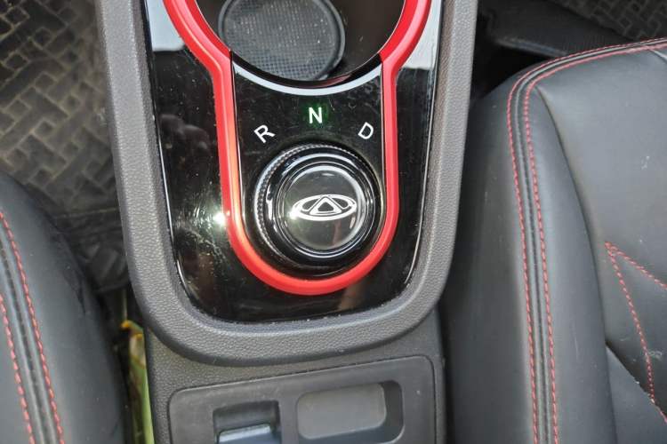 Used Chery QQ Little Ant 2022 Sweet Pink Edition Half-Sugar Version 3-Cell Lithium 30kW 301km Gear Lever