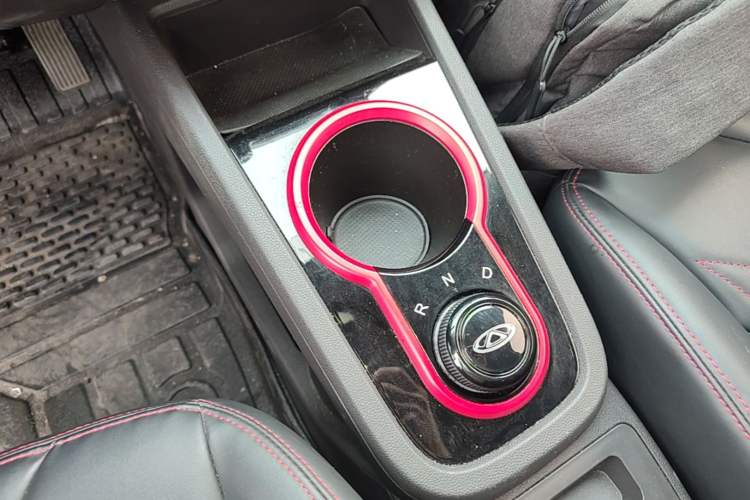 Used Chery QQ Little Ant 2022 Sweet Pink Edition Half-Sugar Version Lithium Iron Phosphate 30 kW 301 km Gear Lever