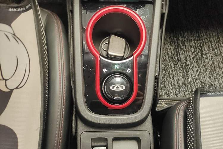 Used Chery QQ Little Ant 2022 Revised Version Sweet Pink Edition Half-Sugar Version Lithium Iron Phosphate 30.7 kWh 30 kW 301 km Gear Lever