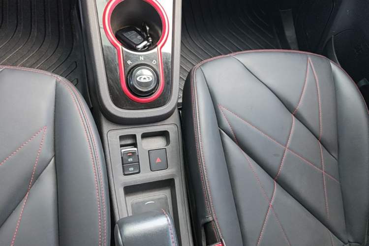 Used Chery QQ Little Ant 2022 Sweet Pink Edition Half-Sugar Version 3-Cell Lithium 30kW 301km Gear Lever