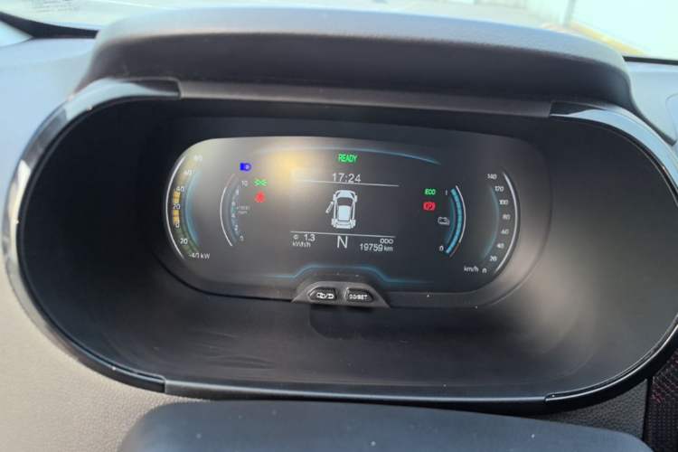 Used Chery QQ Little Ant 2022 Sweet Pink Edition Half-Sugar Version Lithium Iron Phosphate 29.2 kWh 30 kW 301 km Instrument Cluster